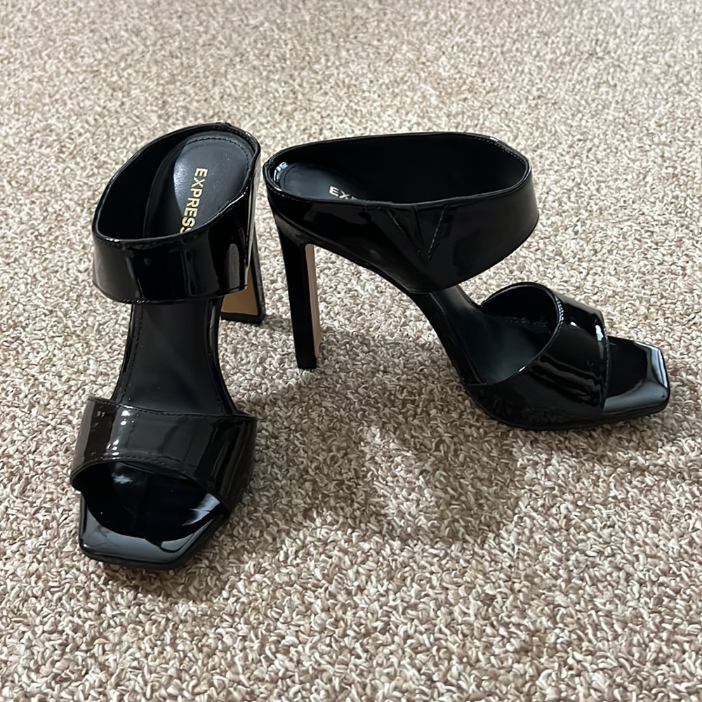 NWT Express shoes - size 7